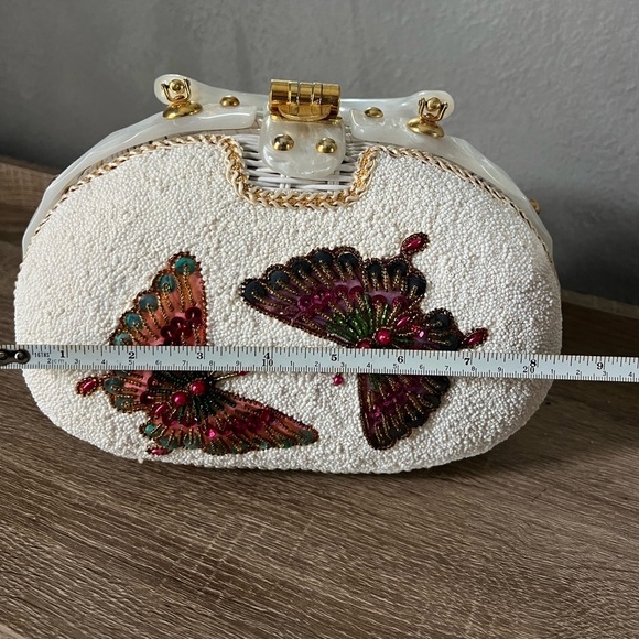 Vintage lucite beaded butterfly Adele wicker purse. - Picture 11 of 11